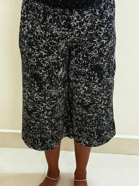 Printed Women's Calf length Palazzo pant - Black polka
