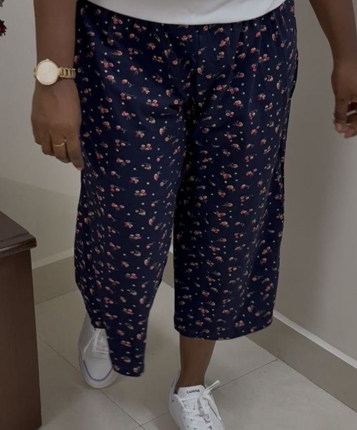 Printed Women's Calf length Palazzo pant - Navy red florals