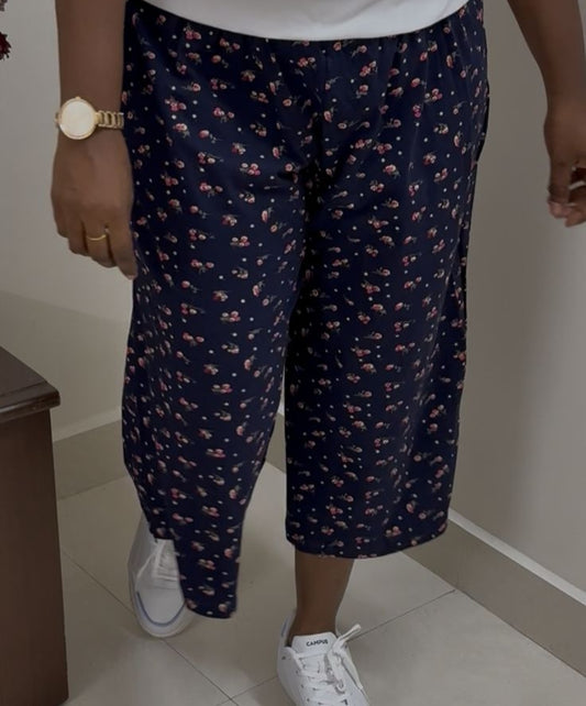 Printed Women's Calf length Palazzo pant - Navy red florals
