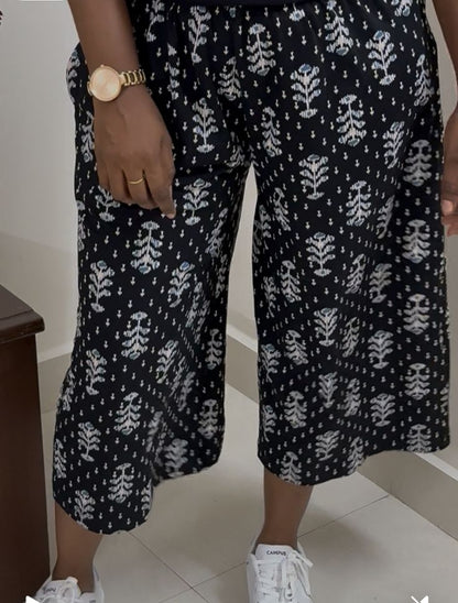 Printed Women's Calf length Palazzo pant - Black dragon