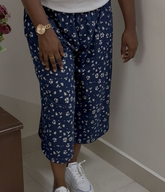 Printed Women's Calf length Palazzo pant - Navy white florals